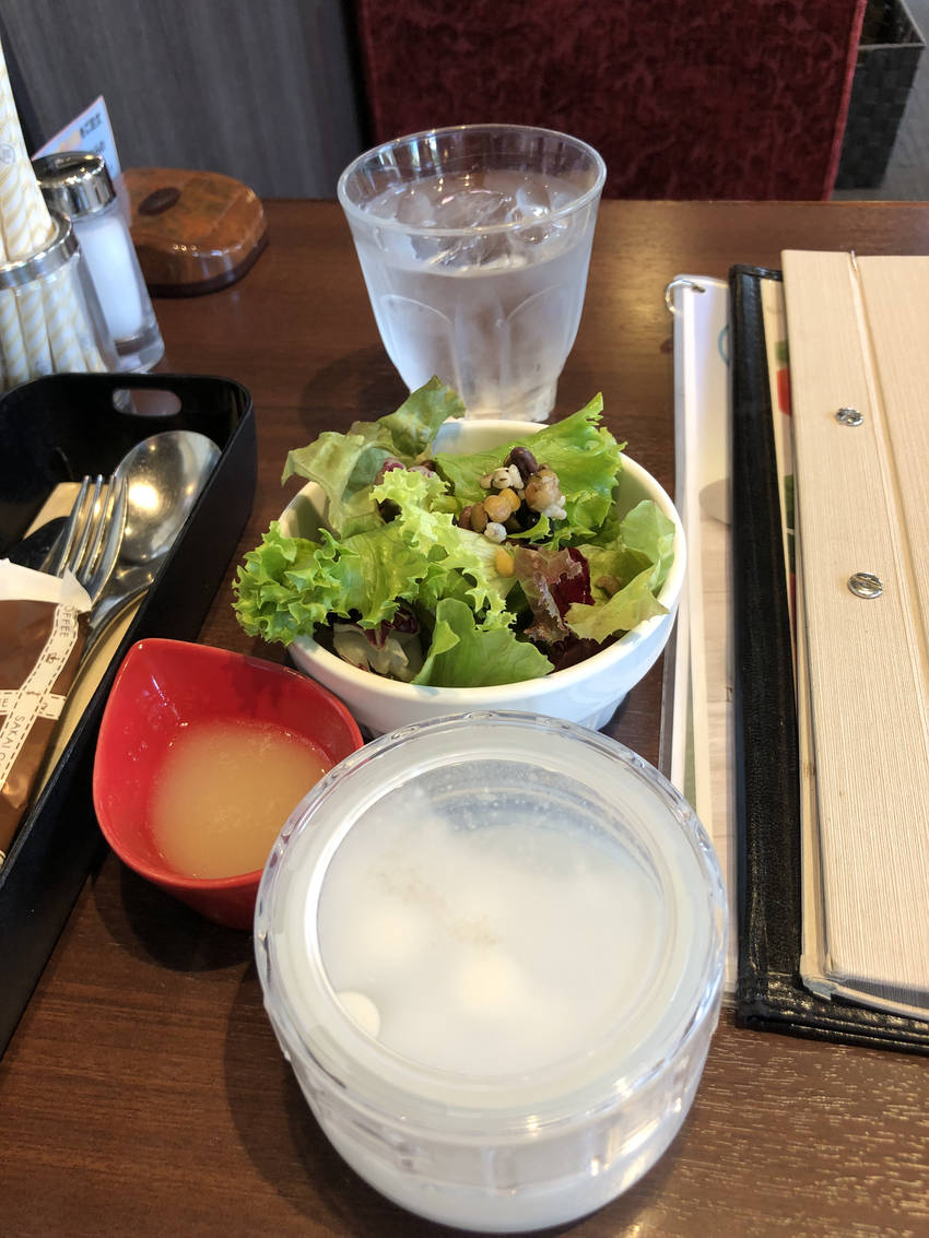 メインの前にサラダを追加しまし...