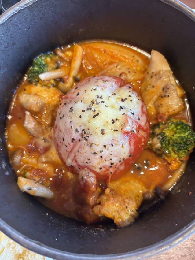 丸ごとトマトと鶏肉のココット　...