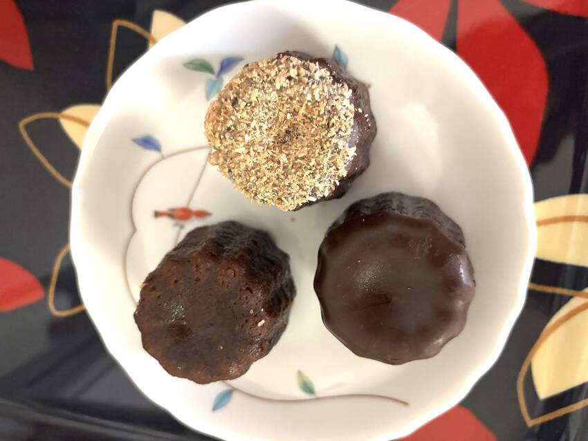 カヌレ上から栗、チョコレート、...