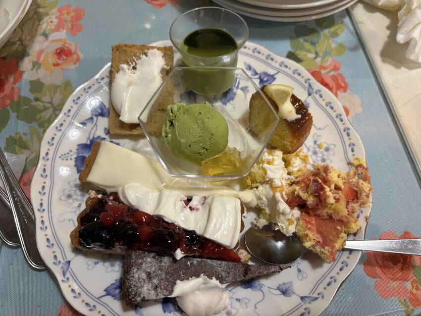 デザート全種類でも完食出来る自...