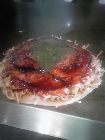 遅めのランチは粉もんで...