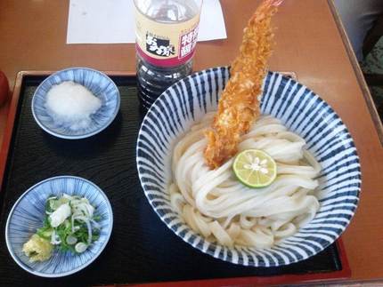 昼は讃岐うどん