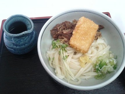 昼は讃岐うどん