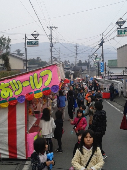 今日は隣町の初市に