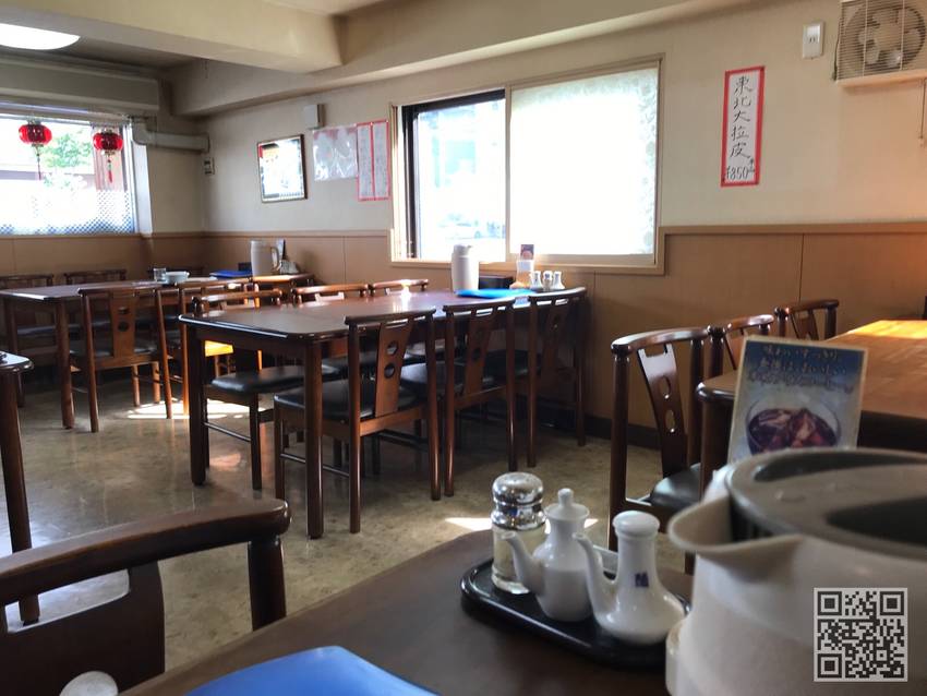 ★店舗、テーブル席と小上がり多...