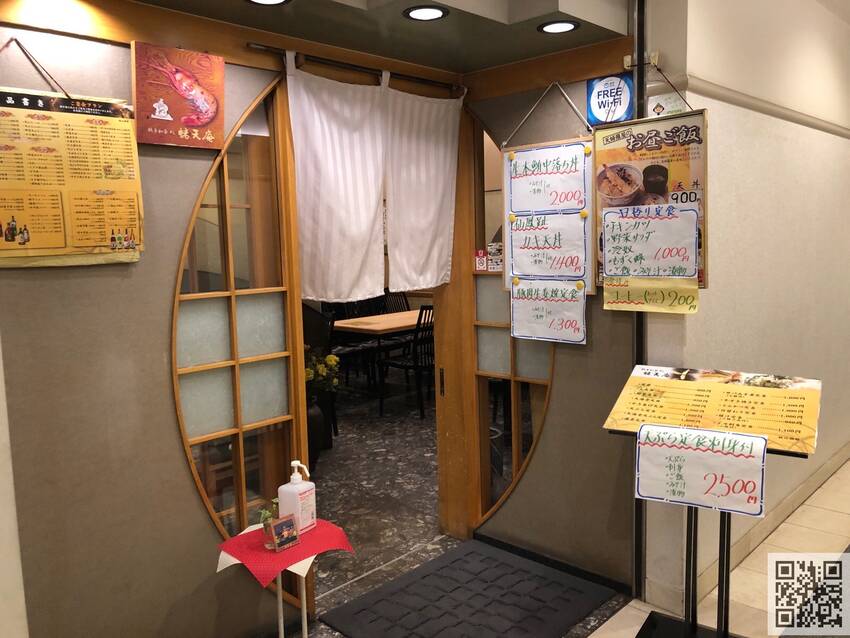 ★入口にメニューがあるのは親切...