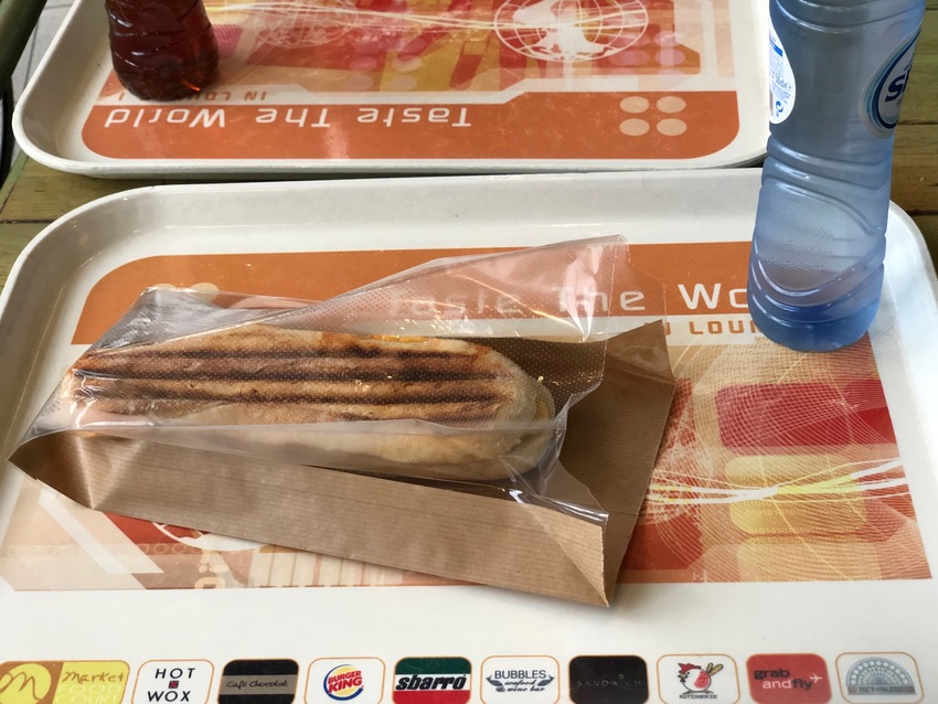 昼食にパニーニを
