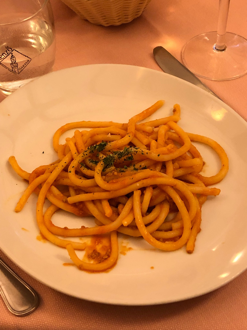 この地方特有の太いパスタです