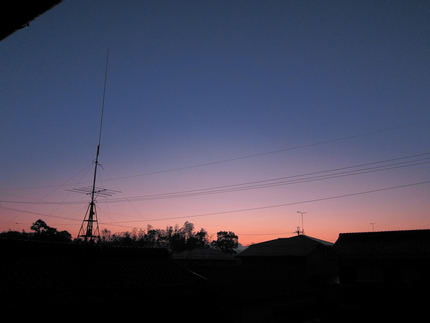 雲一つない夜明け