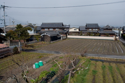跡形も無く