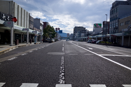 シンボルロード（商店街）の様子...