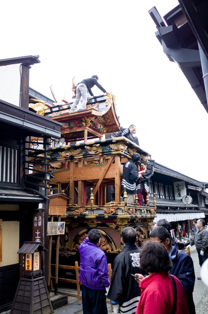 ４月１５日の祭りに向けた山車の...