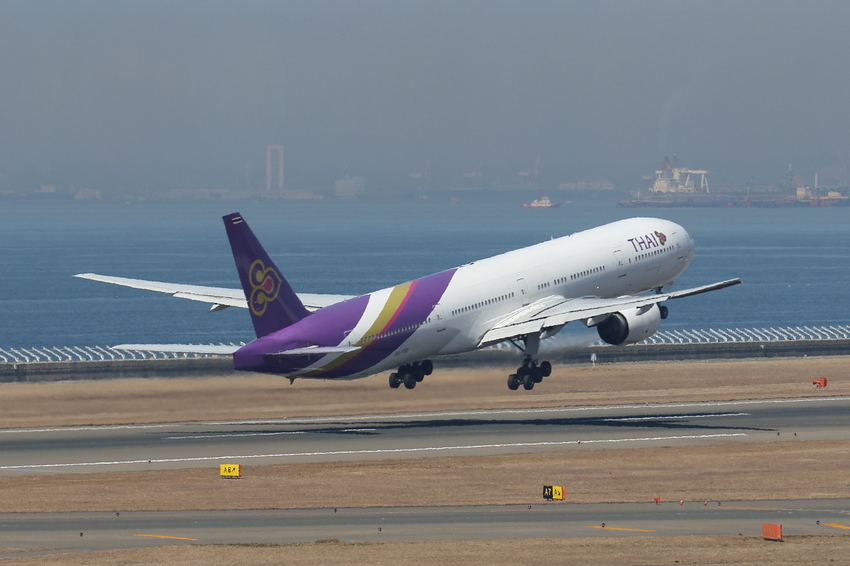 タイ国際航空のBoeing 7...
