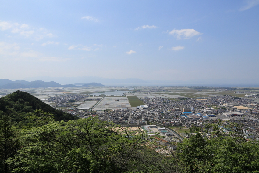 左側前方に見える水田一帯は以前...