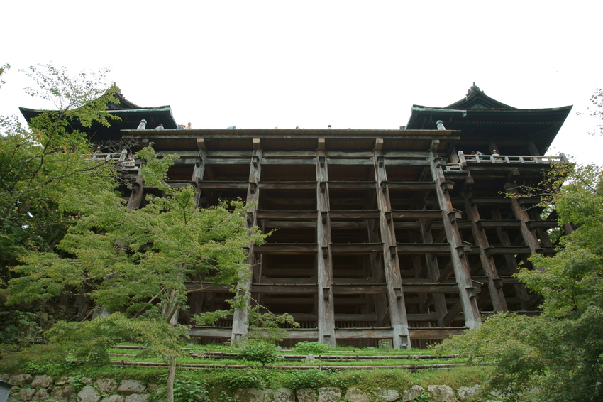 昔から清水寺の舞台からほんとに...