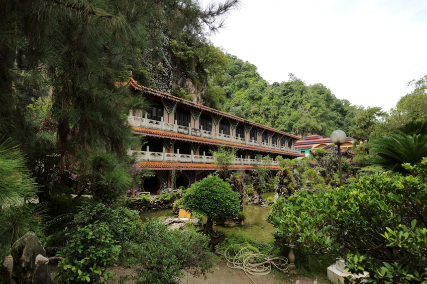 後で思えばこの建物は納骨堂のよ...