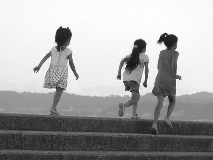 夏　日暮れて、家路を急ぐ