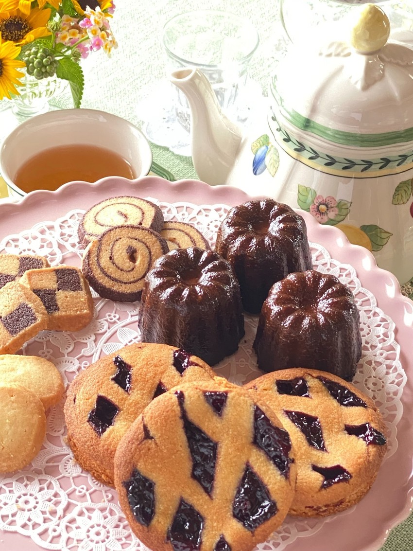 シュクレのお菓子と飲み物を使っ...