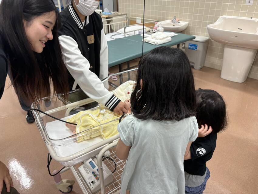 県立看護大学母性看護の実習室で...