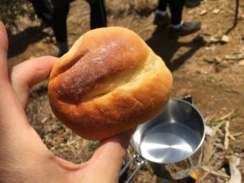 ランチは昨晩焼いたチーズブレッ...