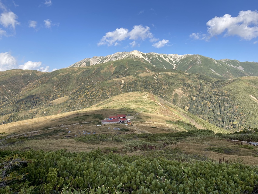 太郎山からの薬師岳と太郎平小屋