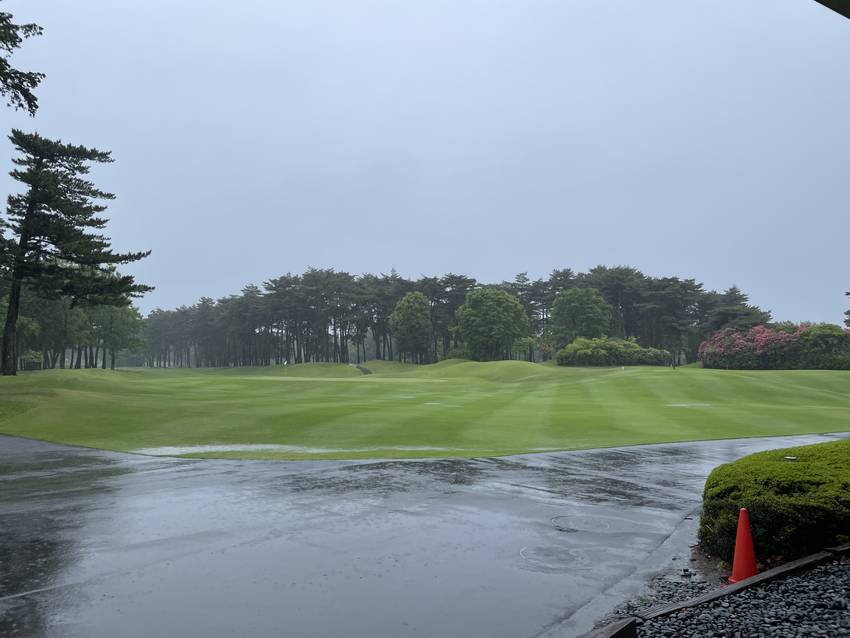 久しぶりのゴルフ、でも雨