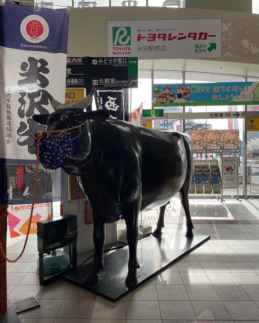 米沢駅の米沢牛さん 到着した時...