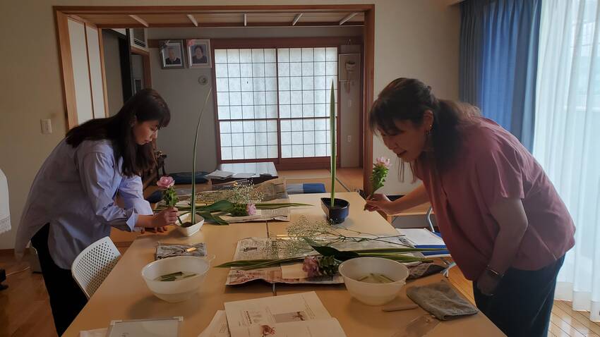 左の方:2番目に生ける役枝「客...