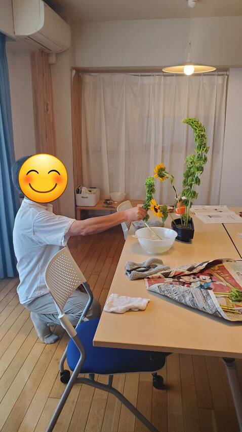 5本目の花をいけてある花の近く...