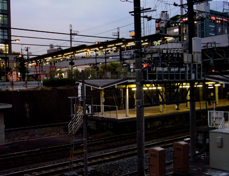 駅にて・・・・。