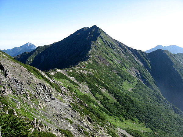 山へ