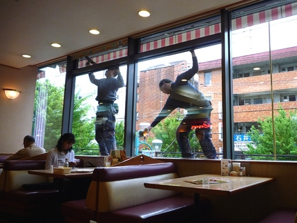 ビルの窓拭き･･･。