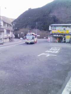 登山口へ。...