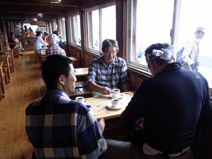 「燕山荘」にて・・・（喫茶室）