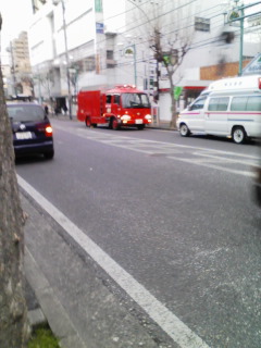消防車が出てる。