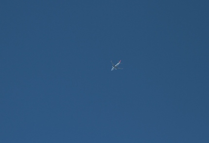 雲のない青空には・・・。