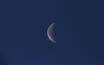 朝の三日月・・・。