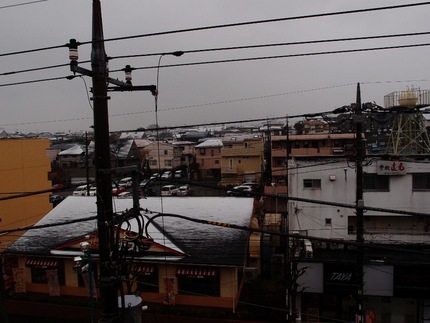 いまだに降る雪・・・。