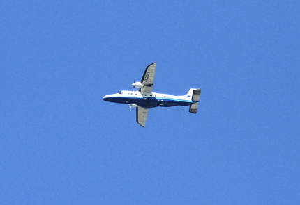 JA飛行機飛ぶ