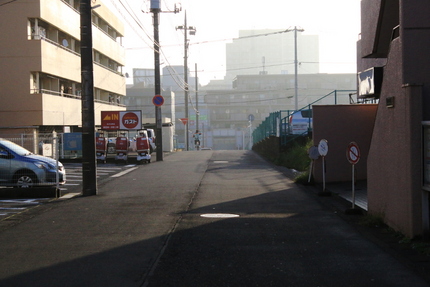 休日なので人通りも少ないですね...