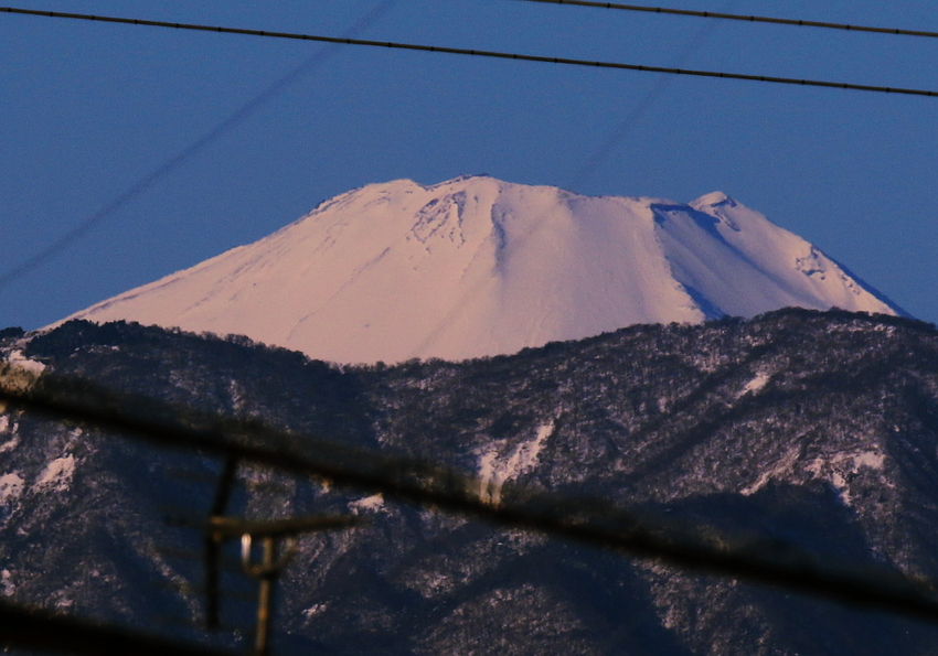 今日の富士山は青空に映えますね...