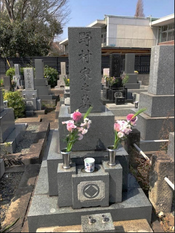 風が強くてお線香に火をつけるの...