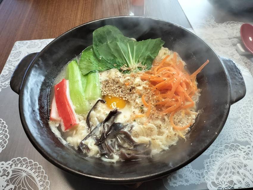 昼食　うまかっちゃん　🍜 目が...