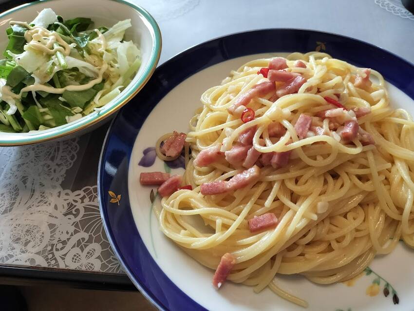 お昼 ペペロンチーノ 久し振り...