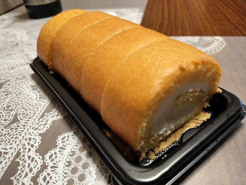 デザート ロールケーキ 生クリ...