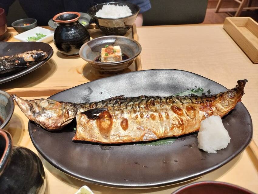 焼き加減 最高~ やっぱ 鯖は...