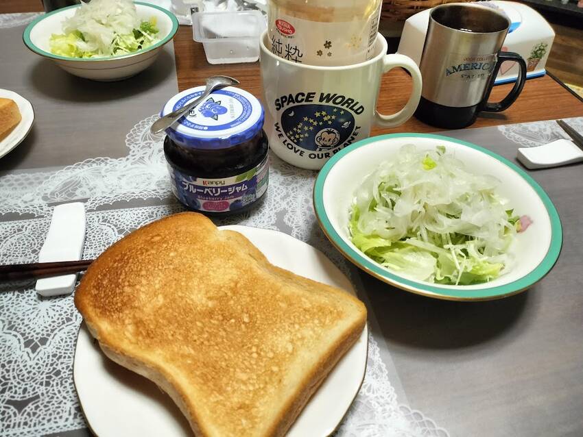 昼食 軽くパン イオン の フ...