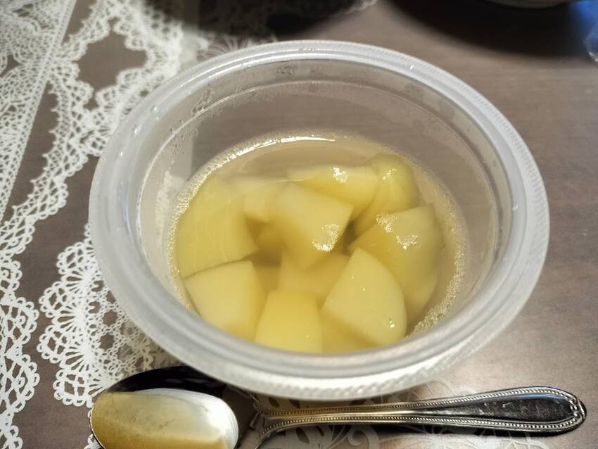 食後のデザート 桃のゼリーたま...