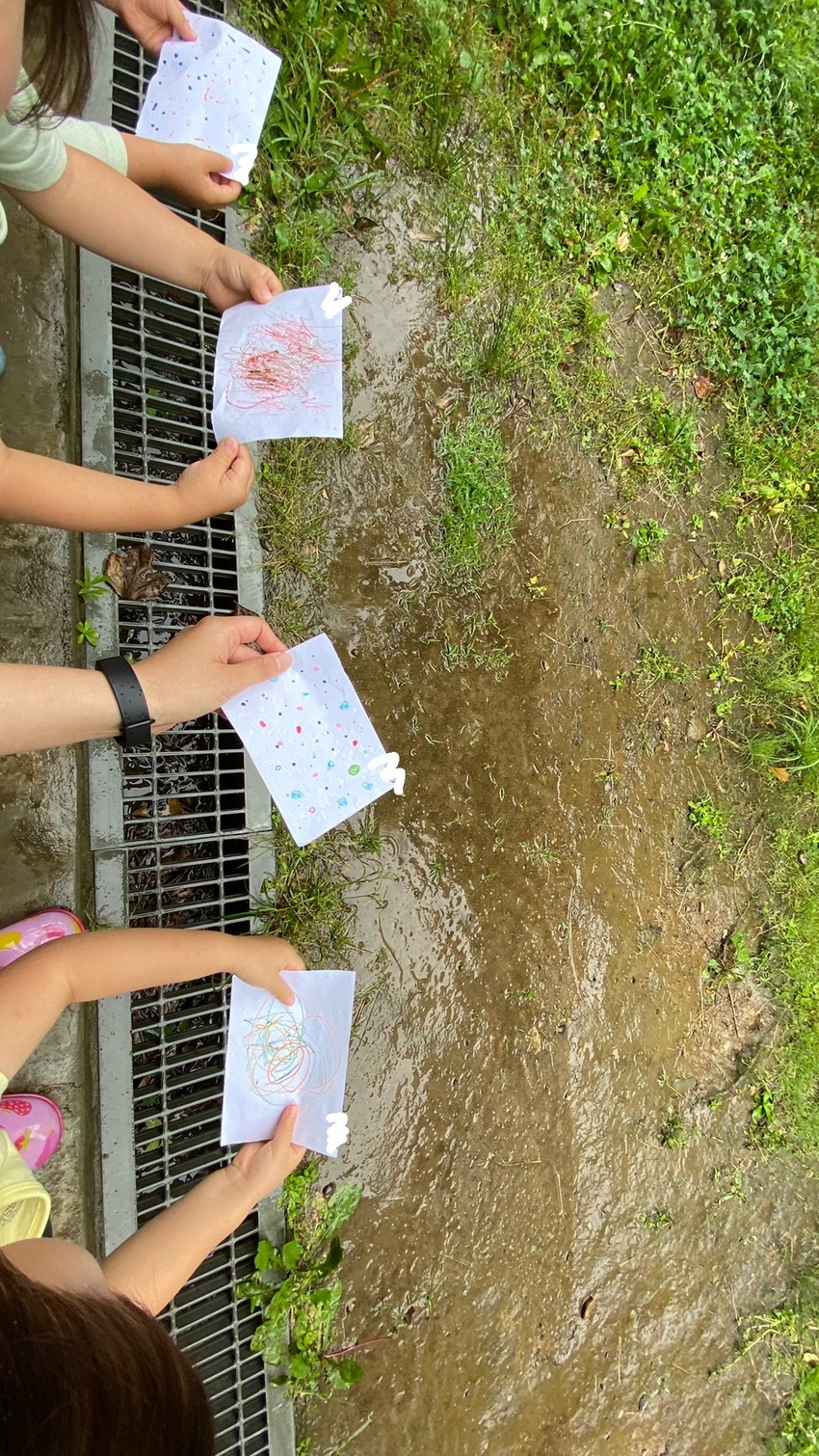 外に持っていって、雨を集めよう...