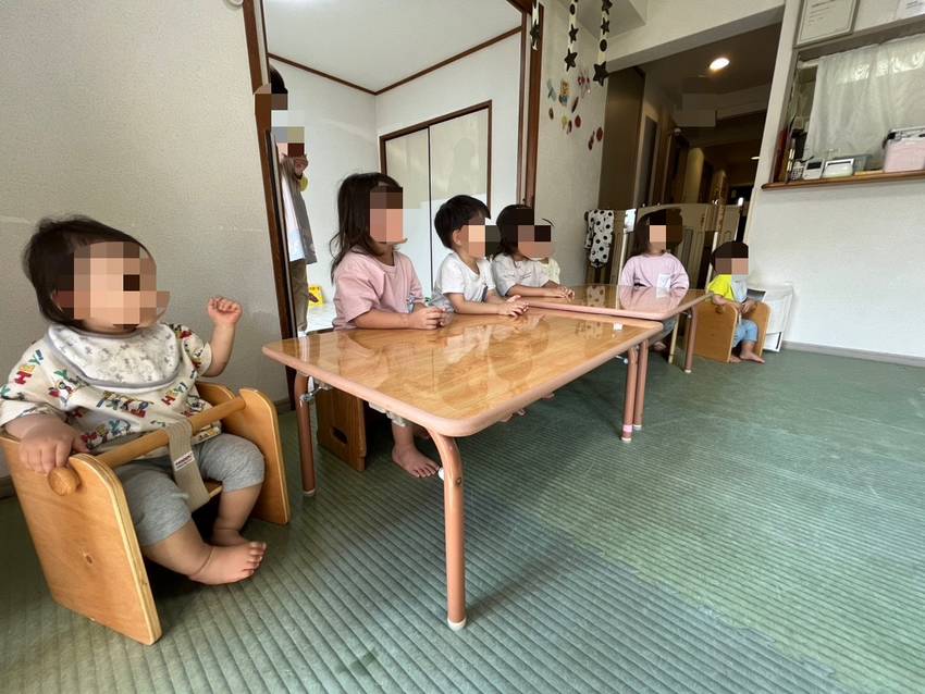 みんなも心を込めてお祝いします...